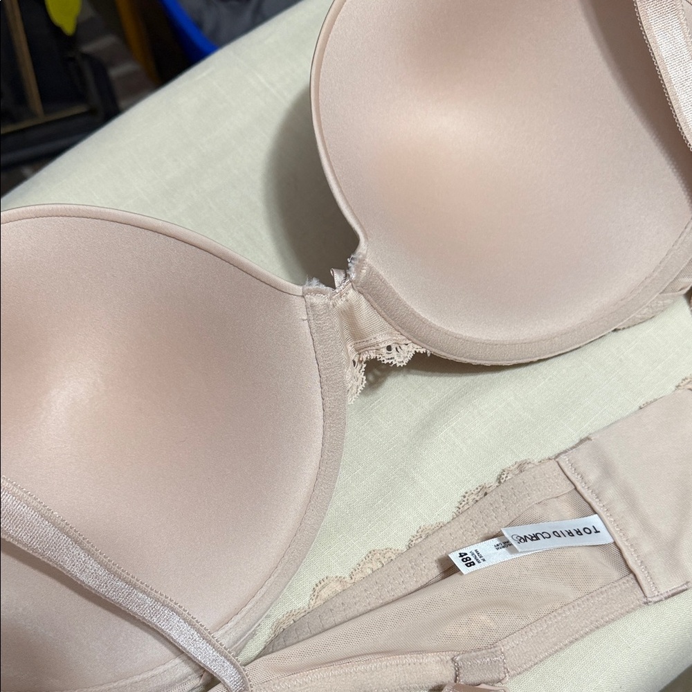 Torrid Curve Nude Push Up Underwire T-Shirt Bra with Lace Trim - 48B. #593033 - Picture 4 of 10